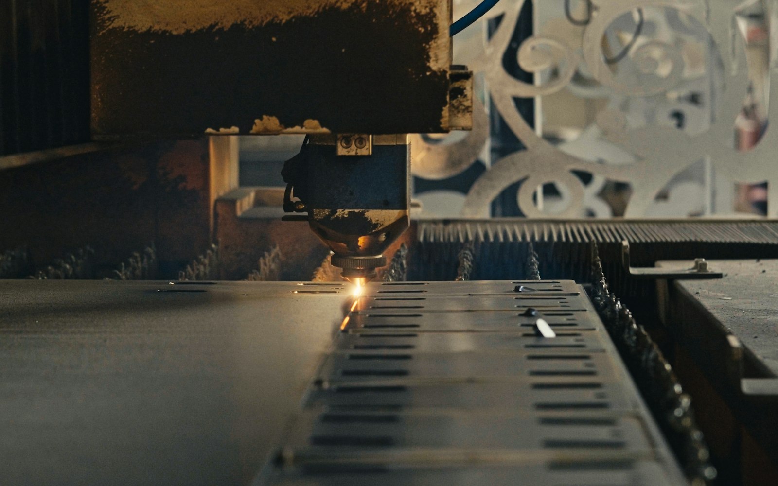Pièce métallique issue de fabrication additive en cours de contrôle